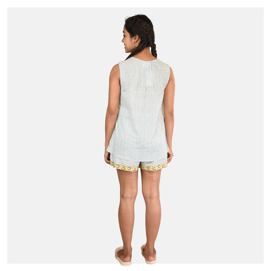 Chic Women's Light Grey and White Block-Printed Chevron Stripes Cotton Cambric Shorts Set"
